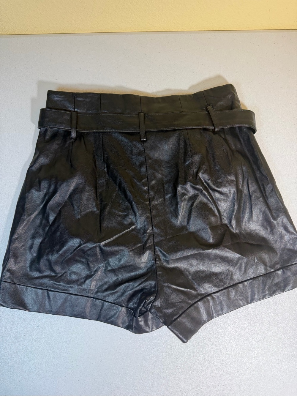 Express Extreme High Rise Faux Leather Paperbag Shorts Black Size 6 NWOT - Picture 8 of 12